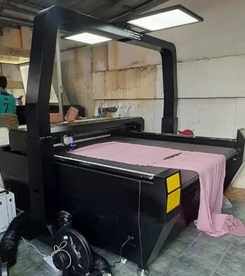 De Lasermachine van hoge snelheidsgalvo voor Druk Hijab/Sjaal/Pashmina Dengan/Handscarves
